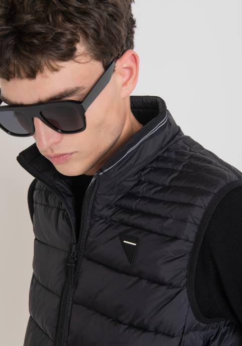Antony Morato mężczyźni Nylonowa kurtka bez rękawów o dopasowanym kroju z ekologiczną wyściółką Sorona Aura VNLT9 odzież czarny