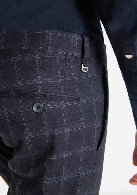 Antony Morato mężczyźni Spodnie Bonnie o dopasowanym kroju z mieszanki elastycznej wiskozy we wzór w kratkę VNLT262 odzież niebieski atrament